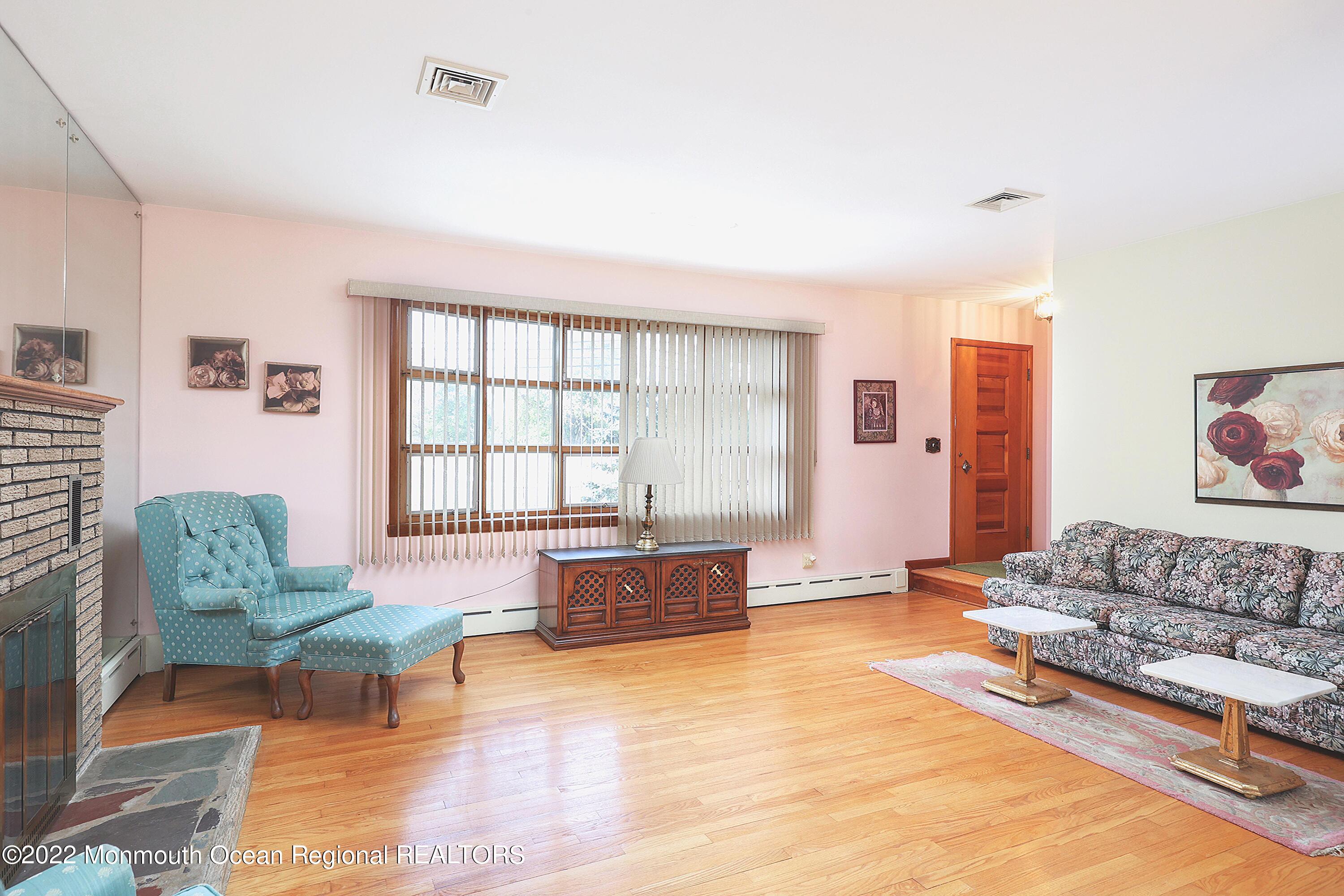 221 Gordon Road Matawan, NJ 07747 - Photo 8 of 25 C93B9B5A-5633-4887-9645-383B46FEE417