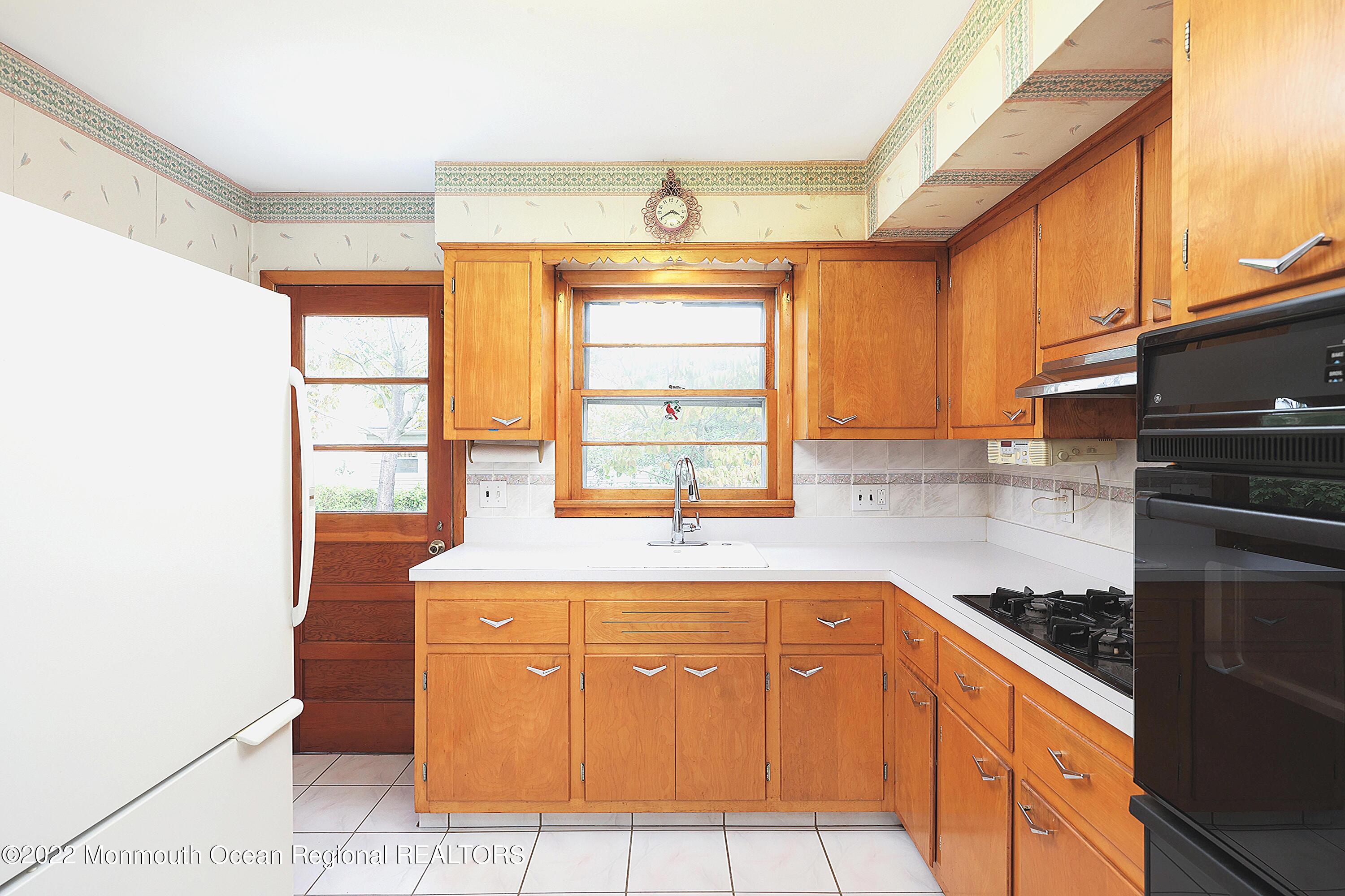 221 Gordon Road Matawan, NJ 07747 - Photo 10 of 25 082AA64A-1766-48FA-A392-217F94A7F87A