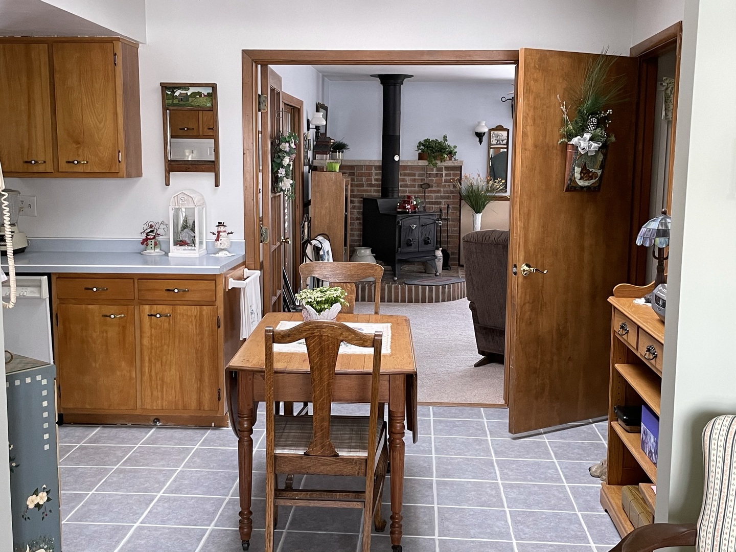 216 Pauline Drive Elgin, IL 60123 - Photo 11 of 20 a dining room with furniture and kitchen view