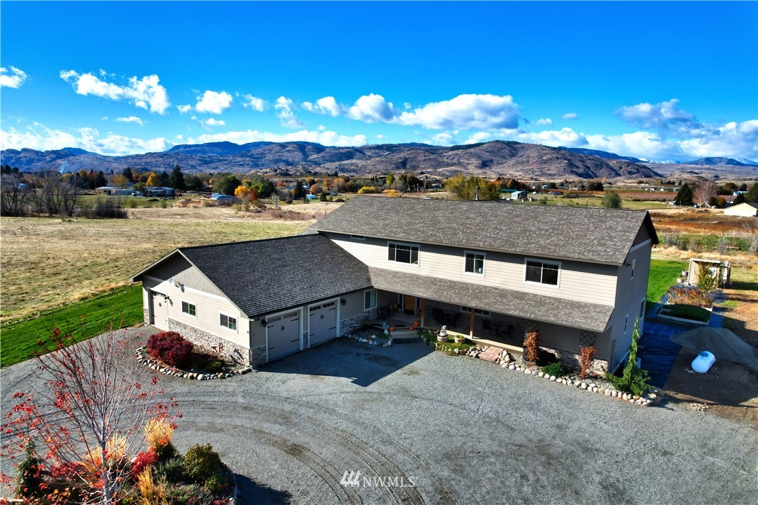 81 Jaquish Road Omak, WA 98841 - Photo 1 of 40 a view of a terrace with a table and chairs