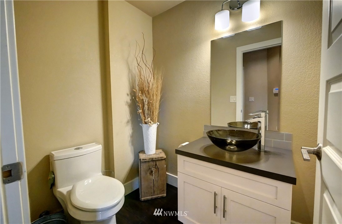 81 Jaquish Road Omak, WA 98841 - Photo 16 of 40 a bathroom with a granite countertop sink and a toilet