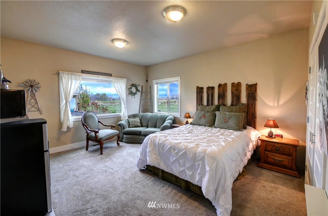 81 Jaquish Road Omak, WA 98841 - Photo 17 of 40 a bedroom with a bed and a couch