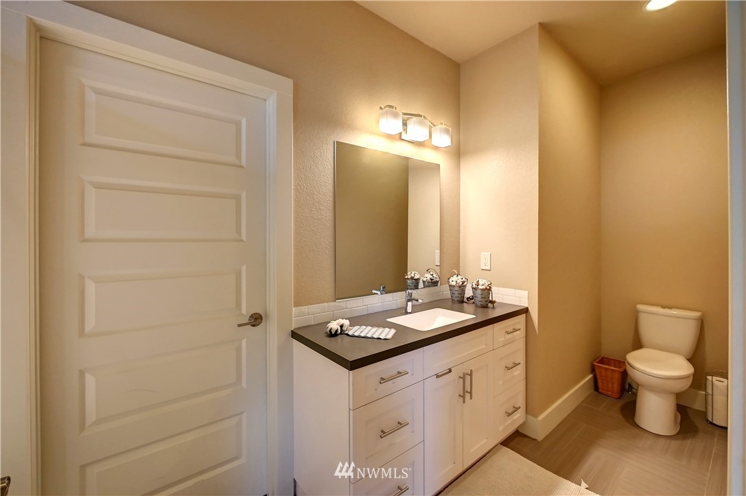 81 Jaquish Road Omak, WA 98841 - Photo 32 of 40 a spacious bathroom with a granite countertop sink a toilet and a mirror