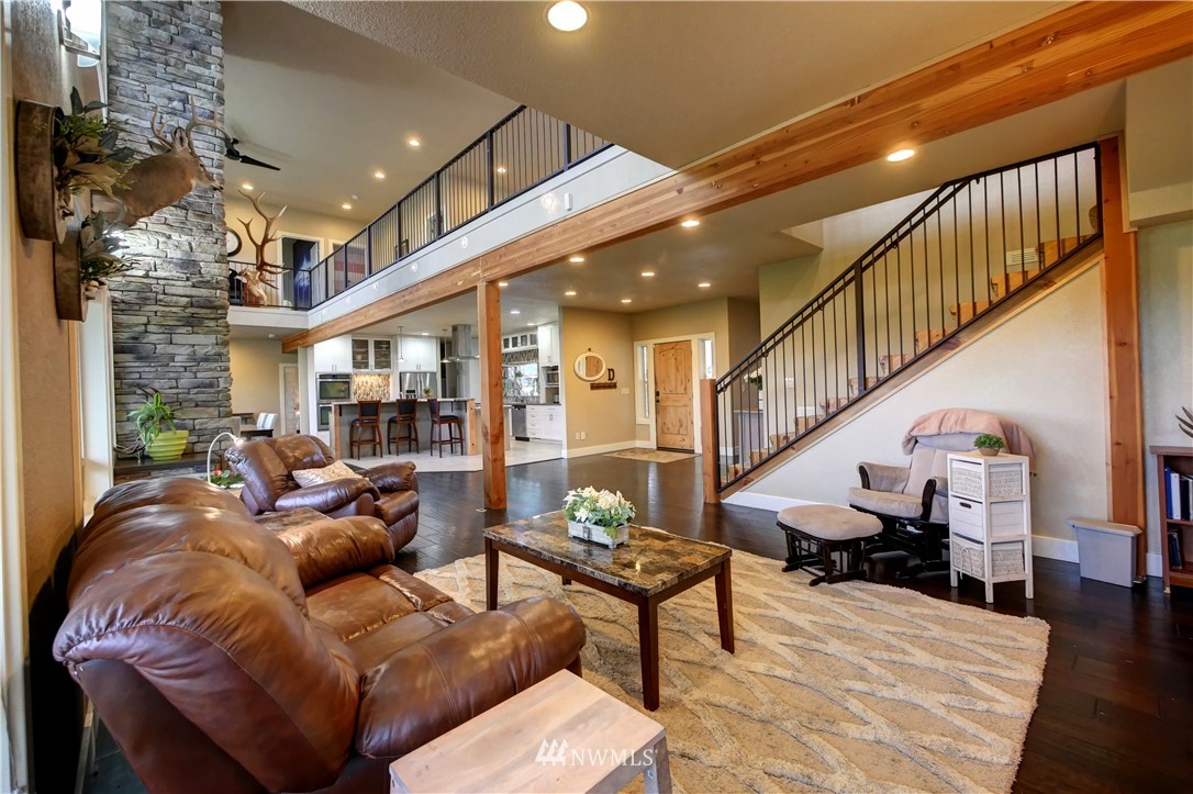81 Jaquish Road Omak, WA 98841 - Photo 7 of 40 a living room with furniture