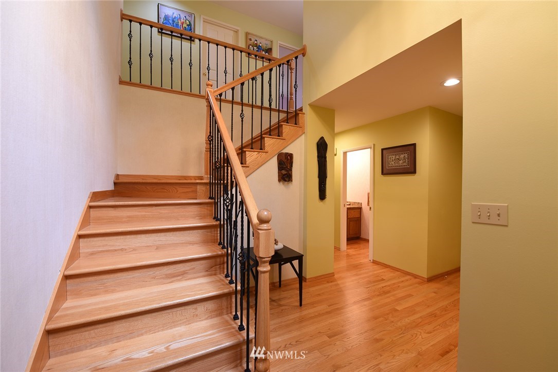8513 218th Street Southwest Edmonds, WA 98026 - Photo 2 of 19 Gallery Image 2