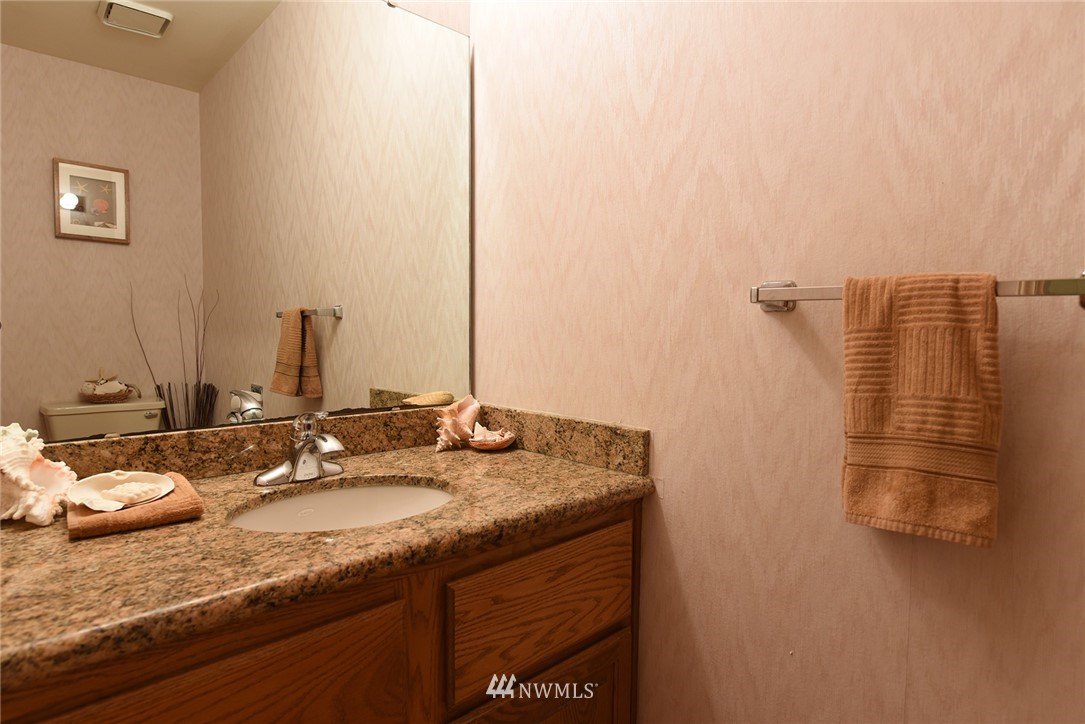 8513 218th Street Southwest Edmonds, WA 98026 - Photo 14 of 19 Gallery Image 14