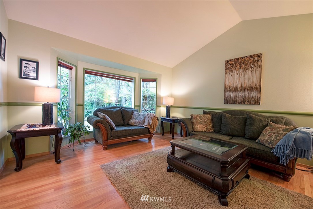 8513 218th Street Southwest Edmonds, WA 98026 - Photo 3 of 19 Gallery Image 3