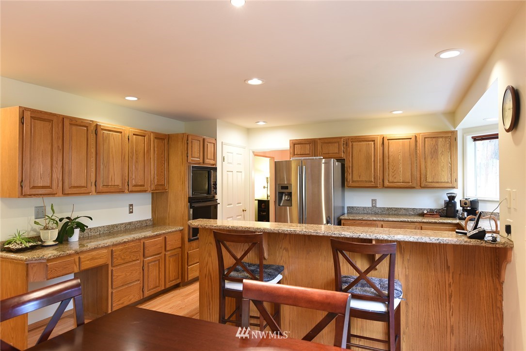 8513 218th Street Southwest Edmonds, WA 98026 - Photo 6 of 19 Gallery Image 6