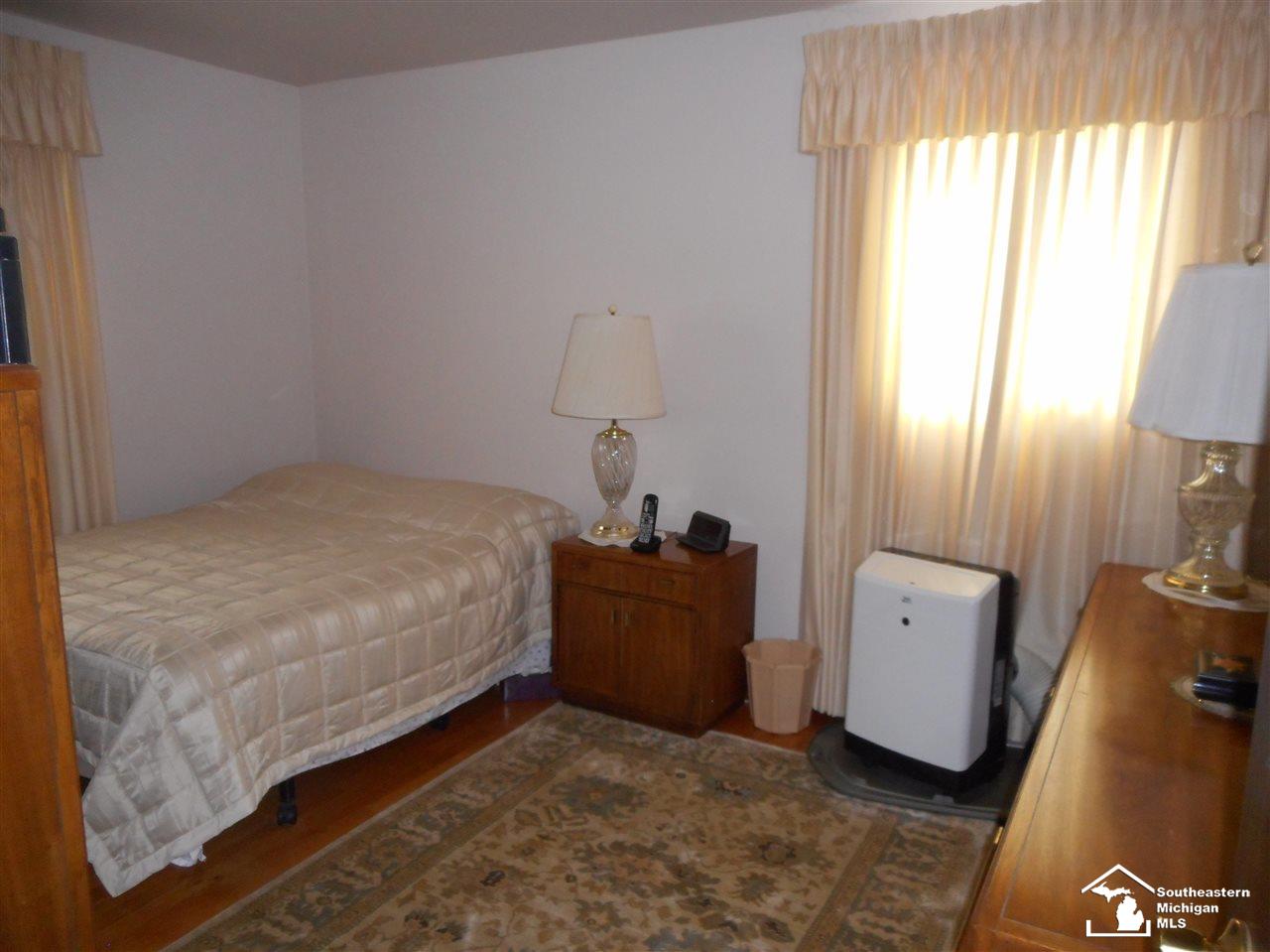 26855 Pennsylvania Road Romulus, MI 48174 - Photo 21 of 35