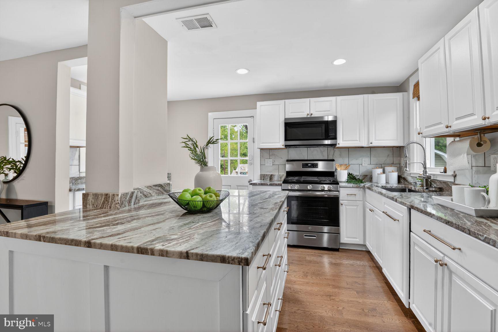 112 South Rolling Road Baltimore, MD 21228 - Photo 11 of 31
