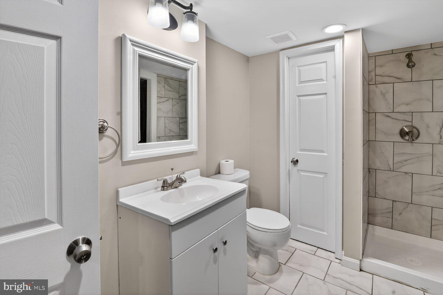112 South Rolling Road Baltimore, MD 21228 - Photo 16 of 31