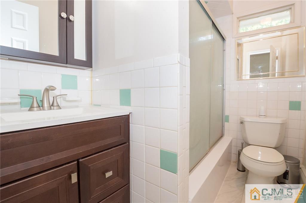12 Pendleton Place Edison, NJ 08820 - Photo 18 of 32 Gallery Image 18