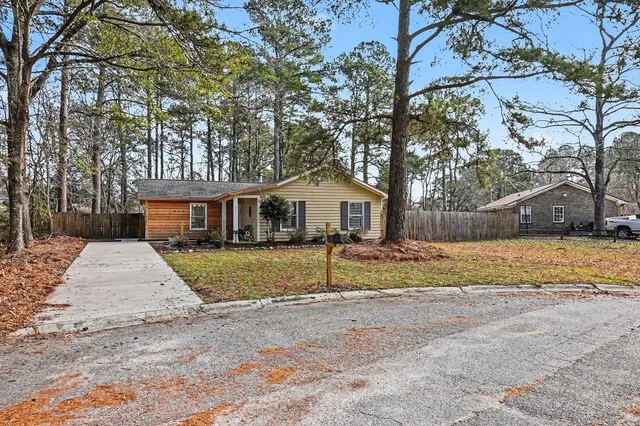 $300,000 | 451 Longleaf Drive, Summerville, SC 29483