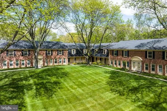 $340,000 | 172 Albemarle Drive, Blue Bell, PA 19422