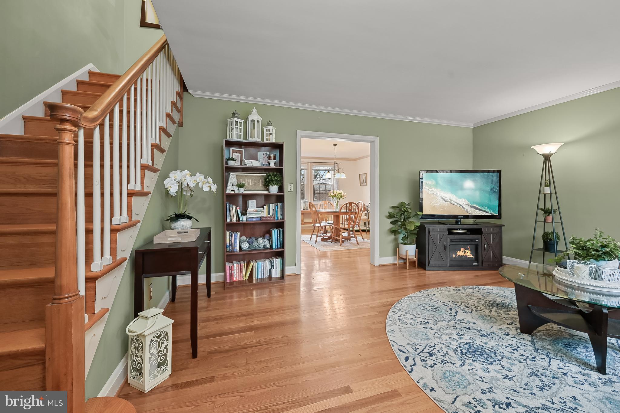 417 Greenlow Road Catonsville, MD 21228 - Photo 8 of 37 Living Room