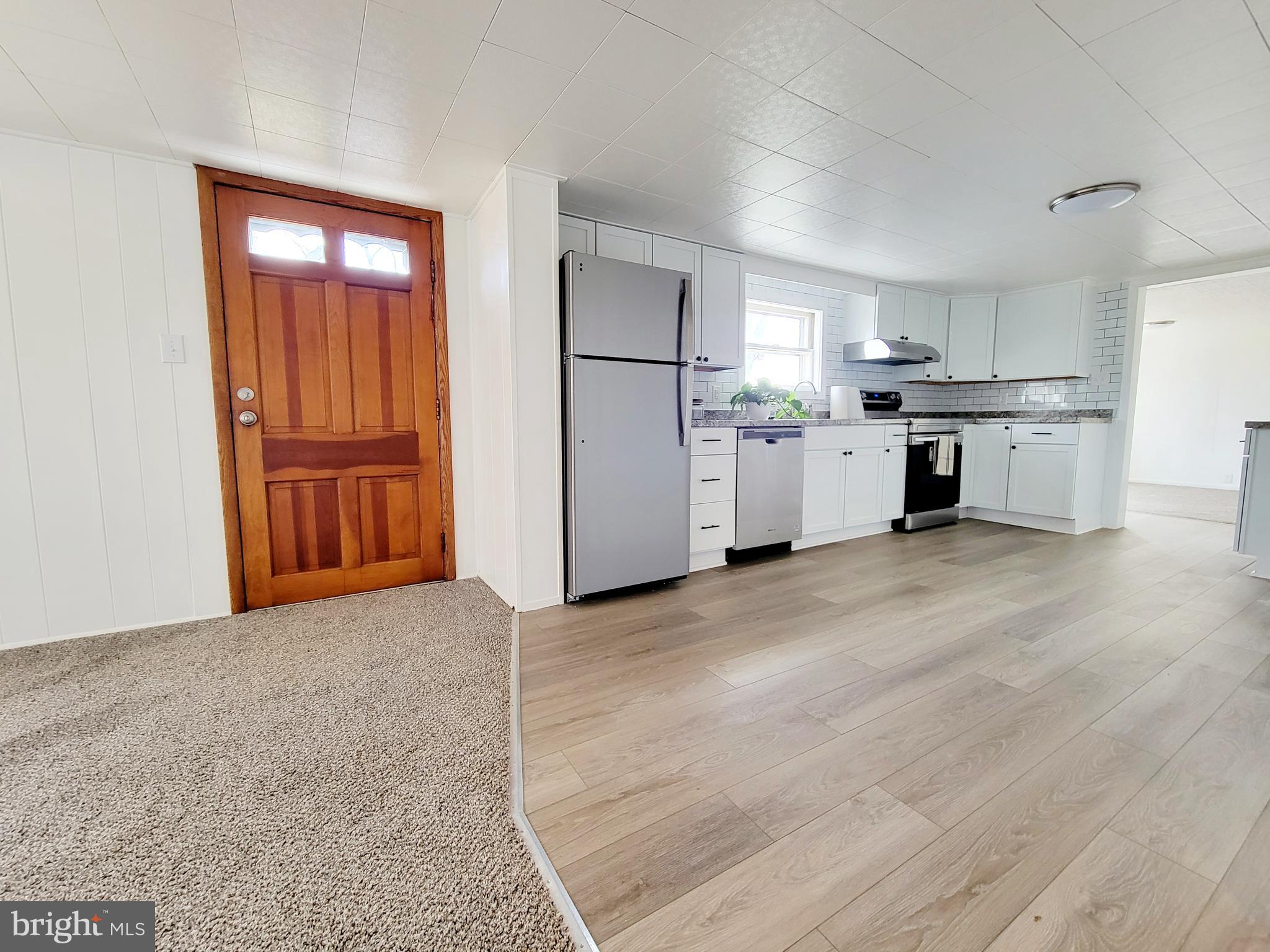 11838 Kieffer Funk Road Hagerstown, MD 21742 - Photo 11 of 34 Kitchen & Living Room