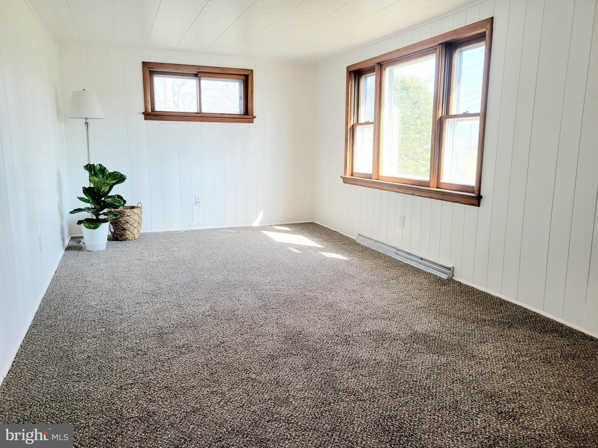 11838 Kieffer Funk Road Hagerstown, MD 21742 - Photo 12 of 34 Living Room