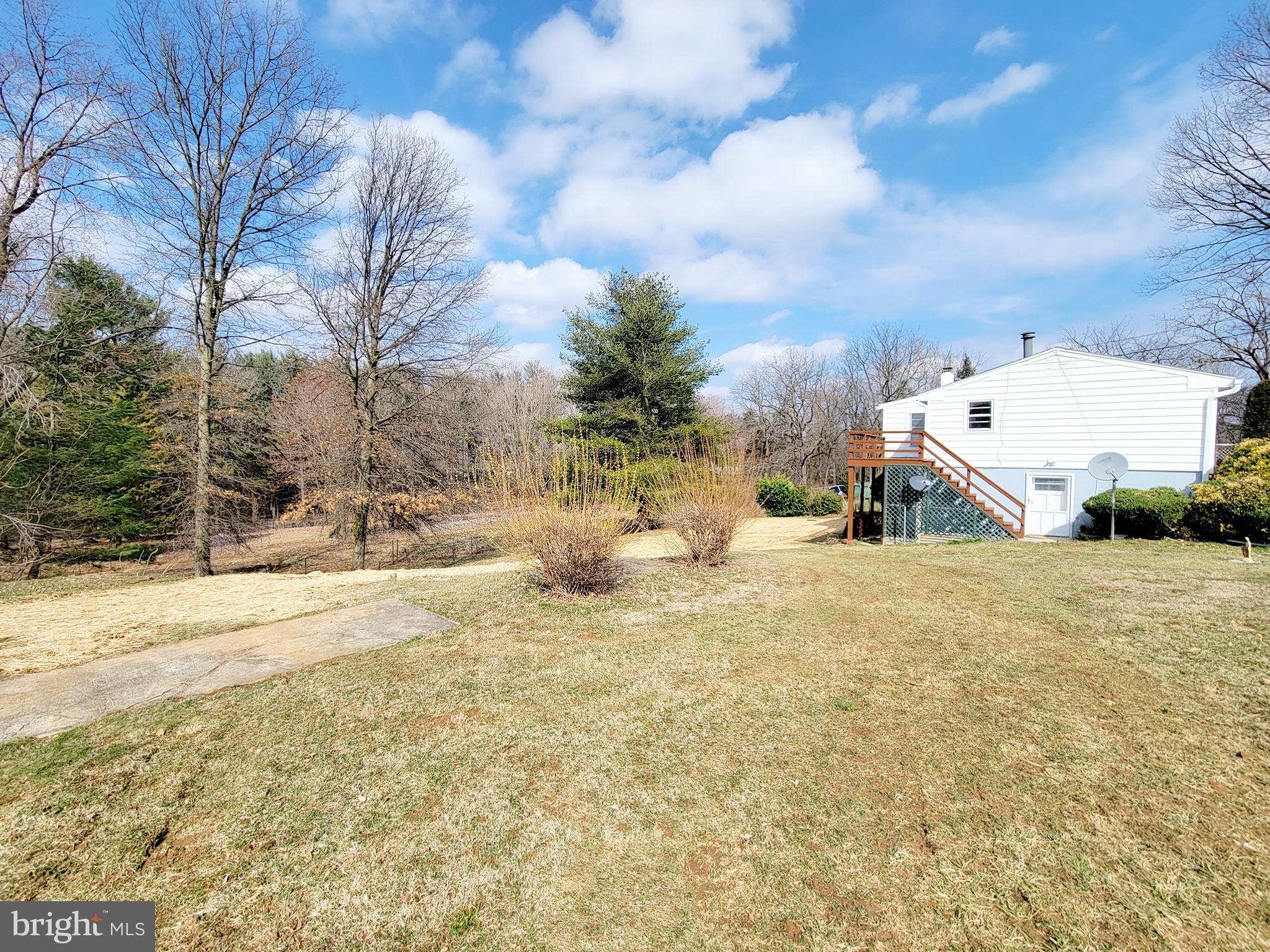 11838 Kieffer Funk Road Hagerstown, MD 21742 - Photo 4 of 34 Back yard