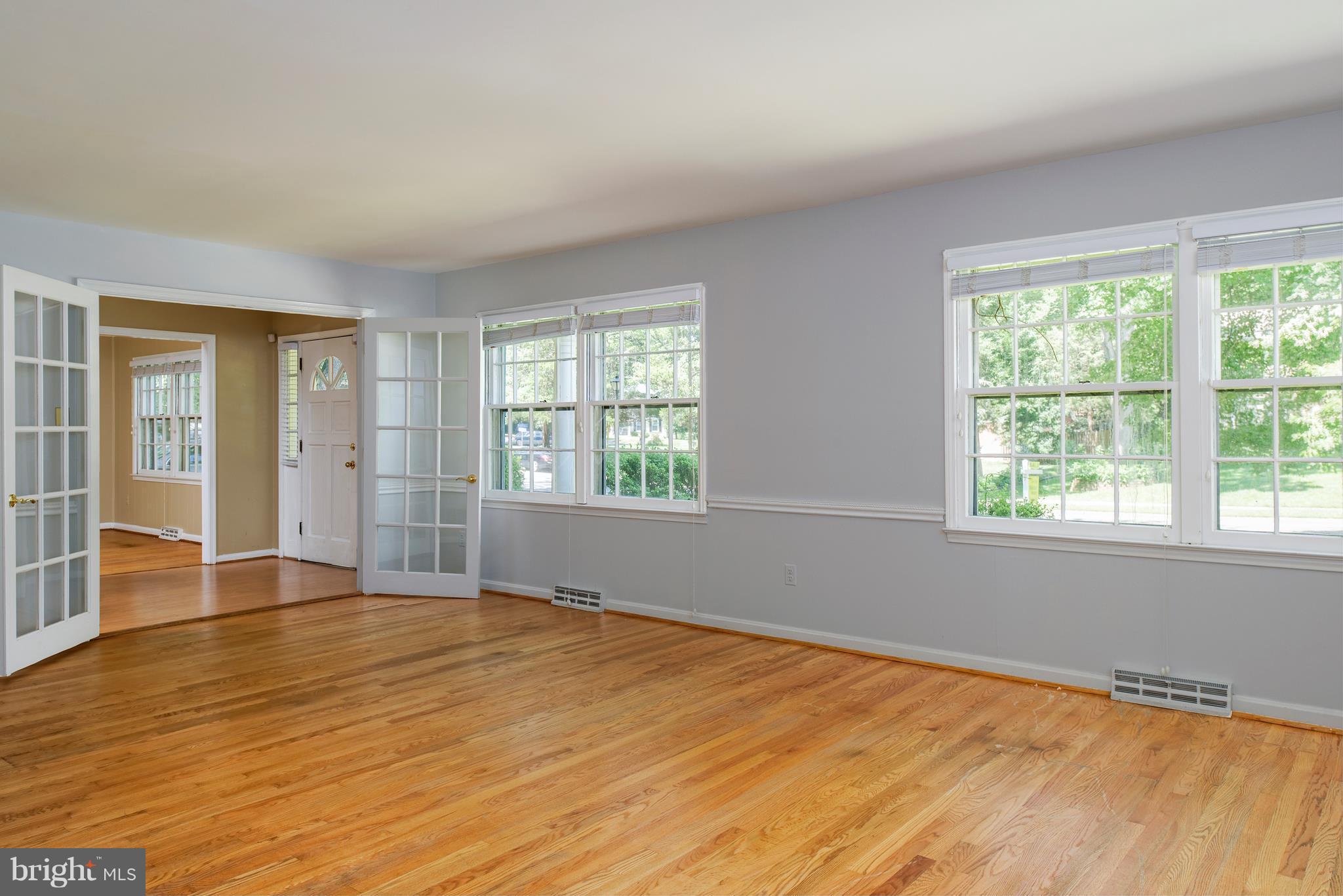 7817 Falstaff Road McLean, VA 22102 - Photo 9 of 30 Living Room