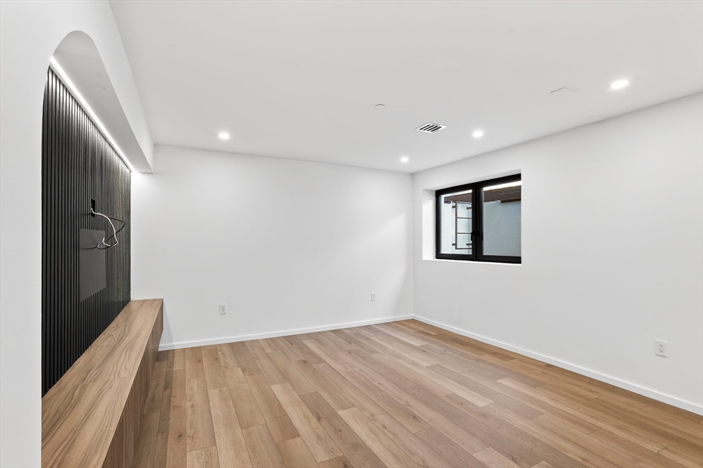 15 Algonquin Road, Unit 2 Newton, MA 02467 - Photo 18 of 27