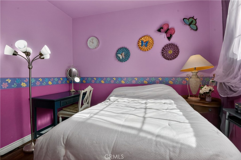 2621 Fallen Leaf Court Simi Valley, CA 93063 - Photo 41 of 58 a bedroom with a bed and a lamp on table
