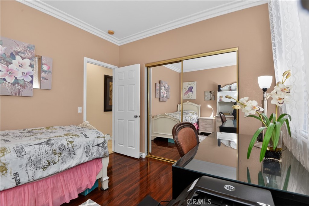 2621 Fallen Leaf Court Simi Valley, CA 93063 - Photo 43 of 58 a bedroom with bed and a potted plant