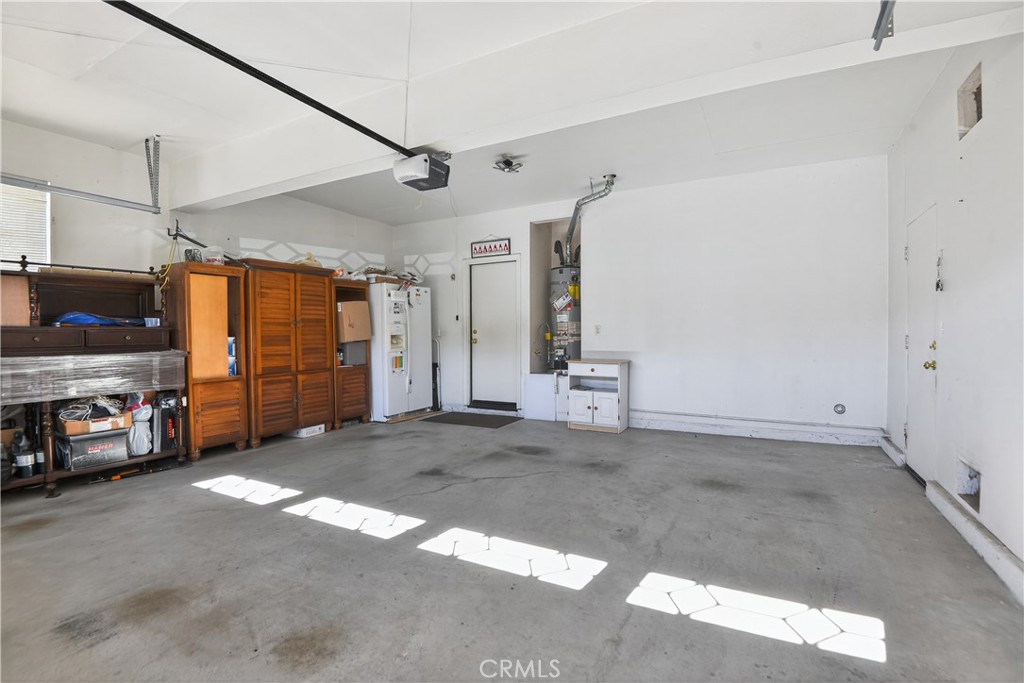 2621 Fallen Leaf Court Simi Valley, CA 93063 - Photo 8 of 58 a view of a garage