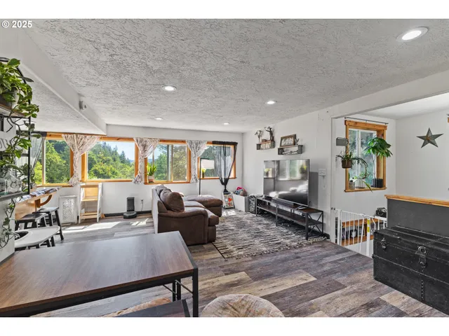 $499,000 | 55593 Glen Aiken Creek Road, Coquille, OR 97423