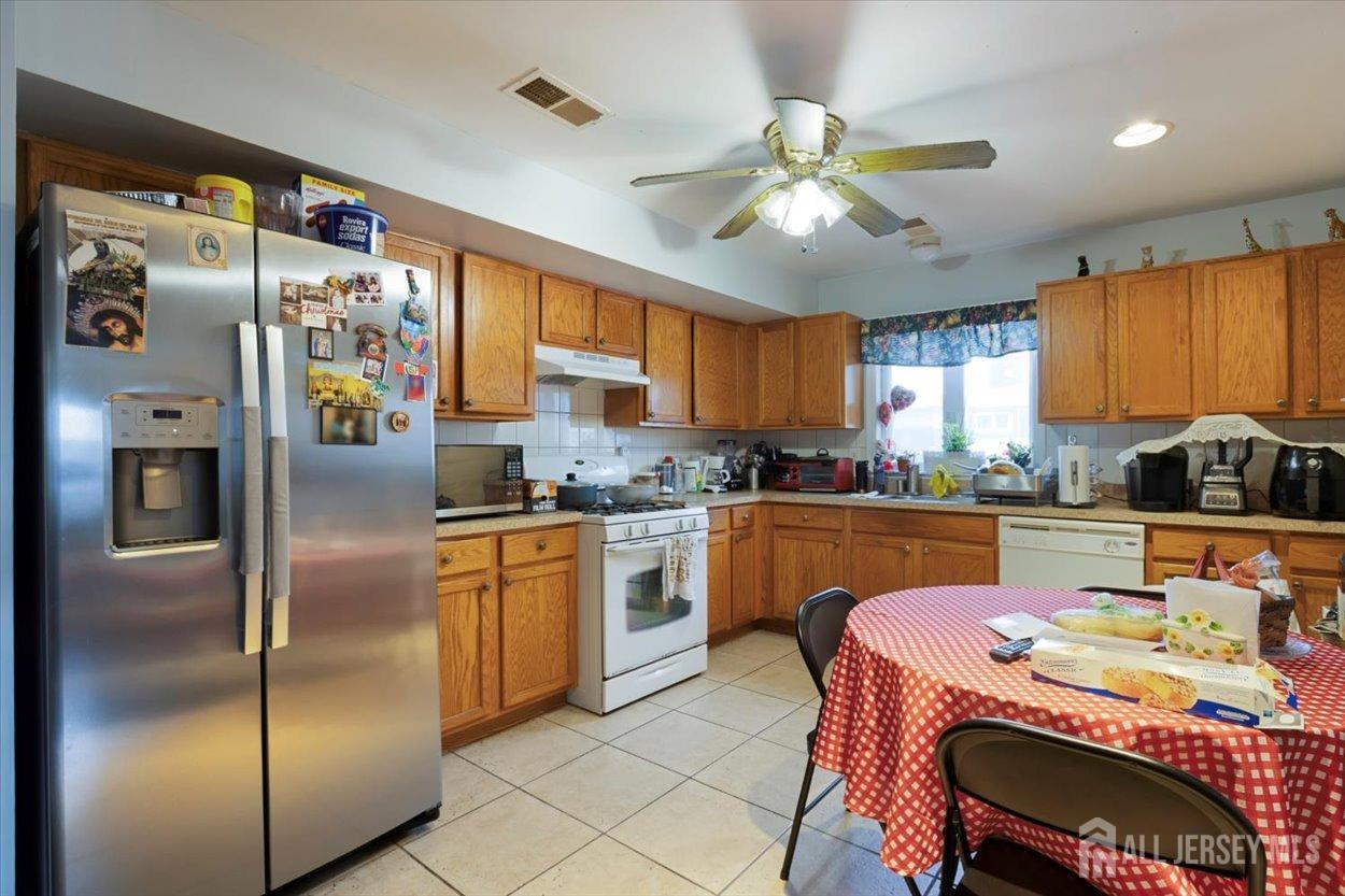 314 Goodwin Street Perth Amboy, NJ 08861 - Photo 11 of 26