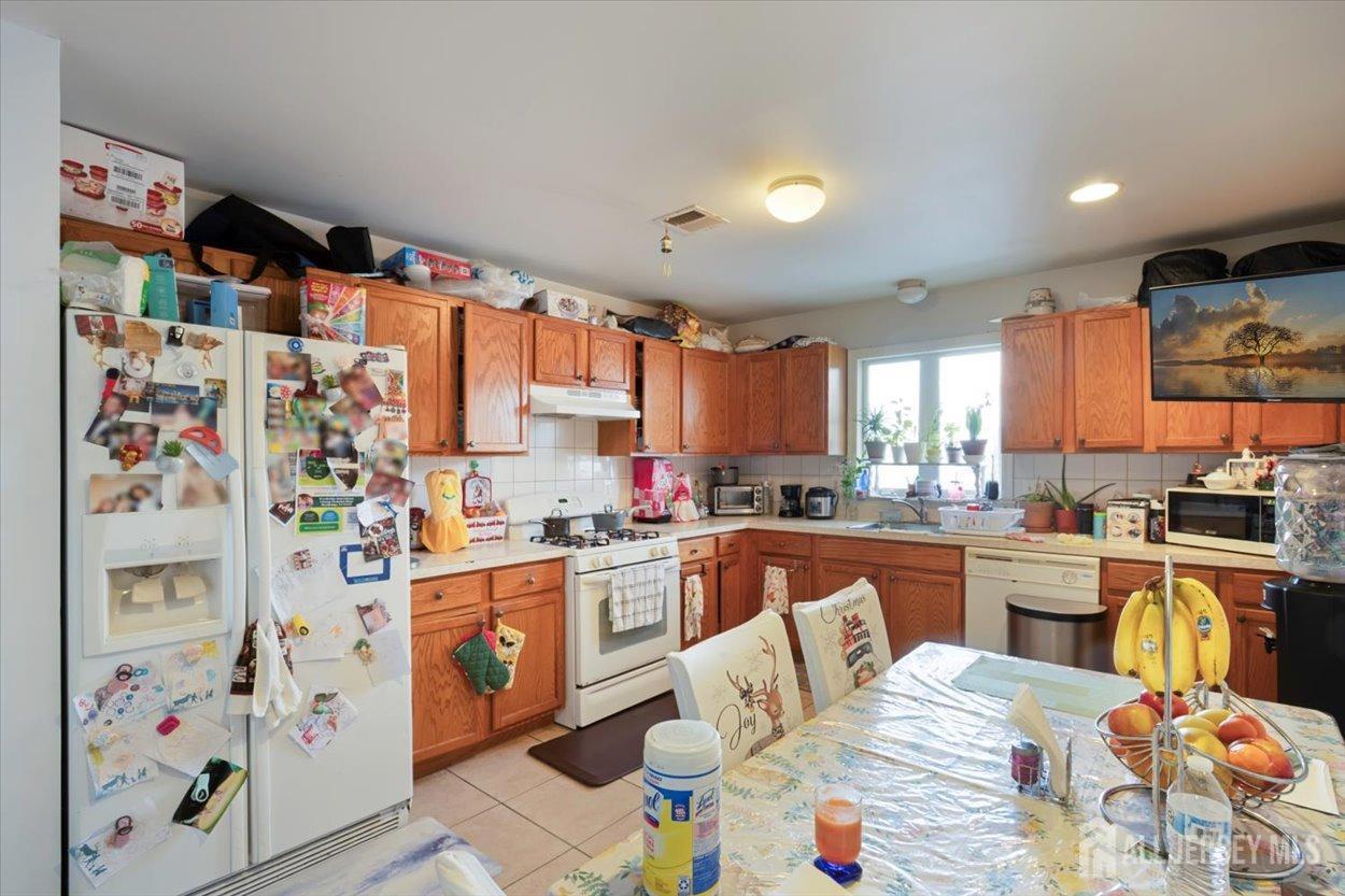 314 Goodwin Street Perth Amboy, NJ 08861 - Photo 5 of 26