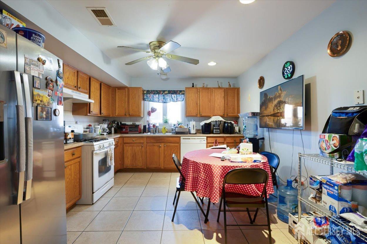 314 Goodwin Street Perth Amboy, NJ 08861 - Photo 10 of 26