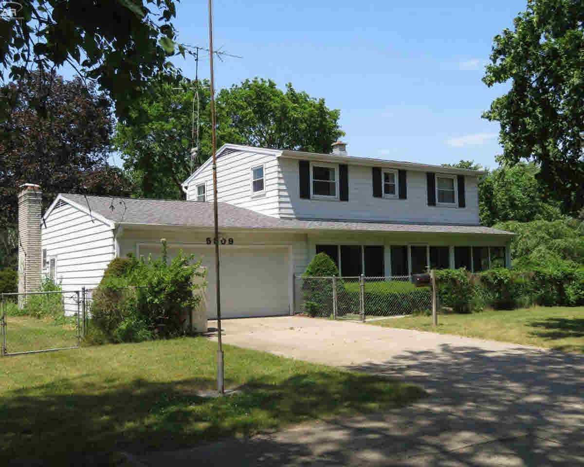 5509 North Seymour Road Flushing, MI 48433 - Photo 4 of 37 21311562-3.JPG