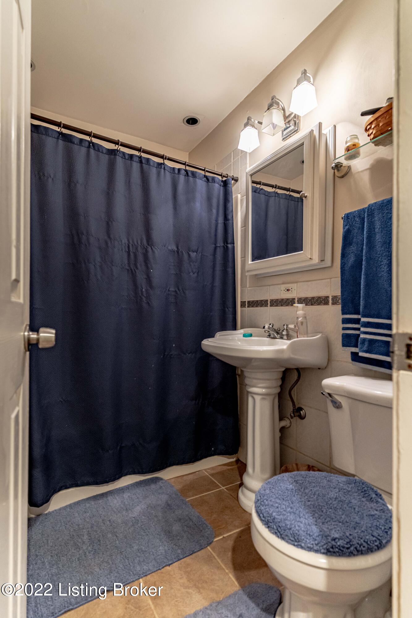 9221 Cornflower Road Louisville, KY 40272 - Photo 17 of 25 DSC03931
