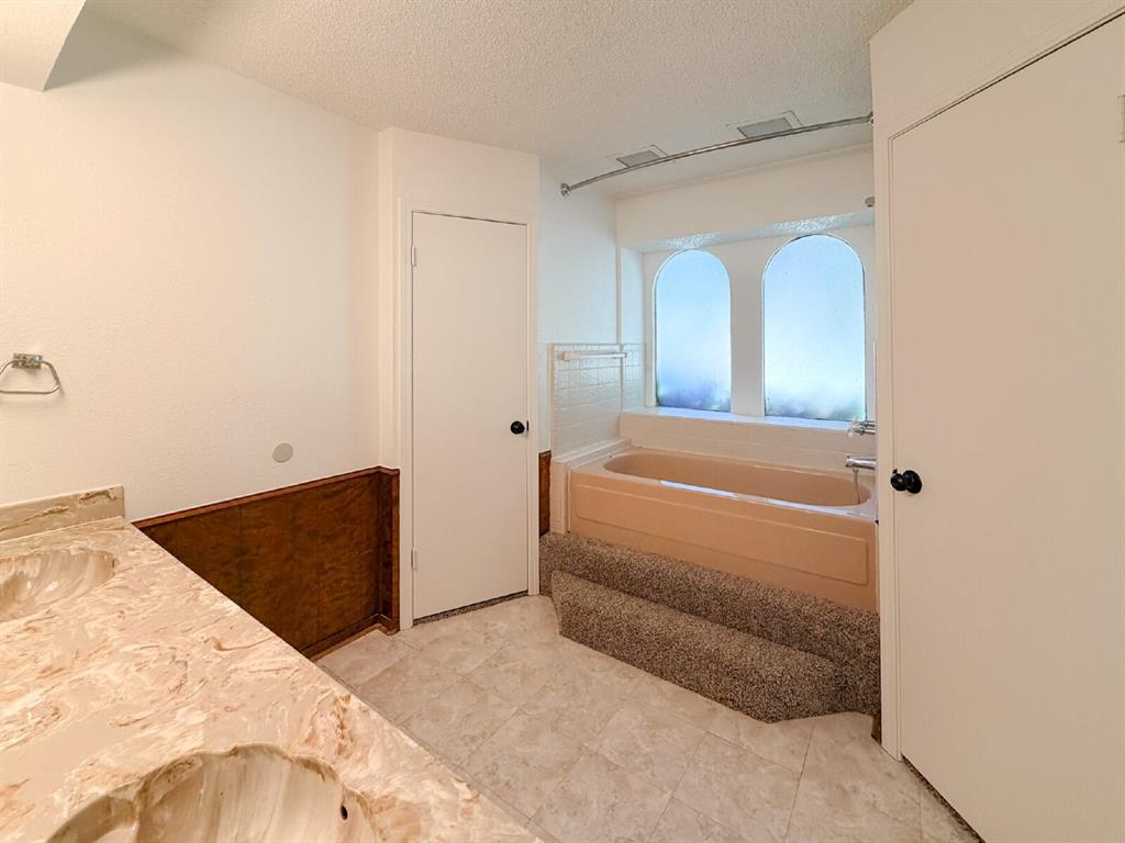 712 Pecan Street Burleson, TX 76028 - Photo 22 of 31