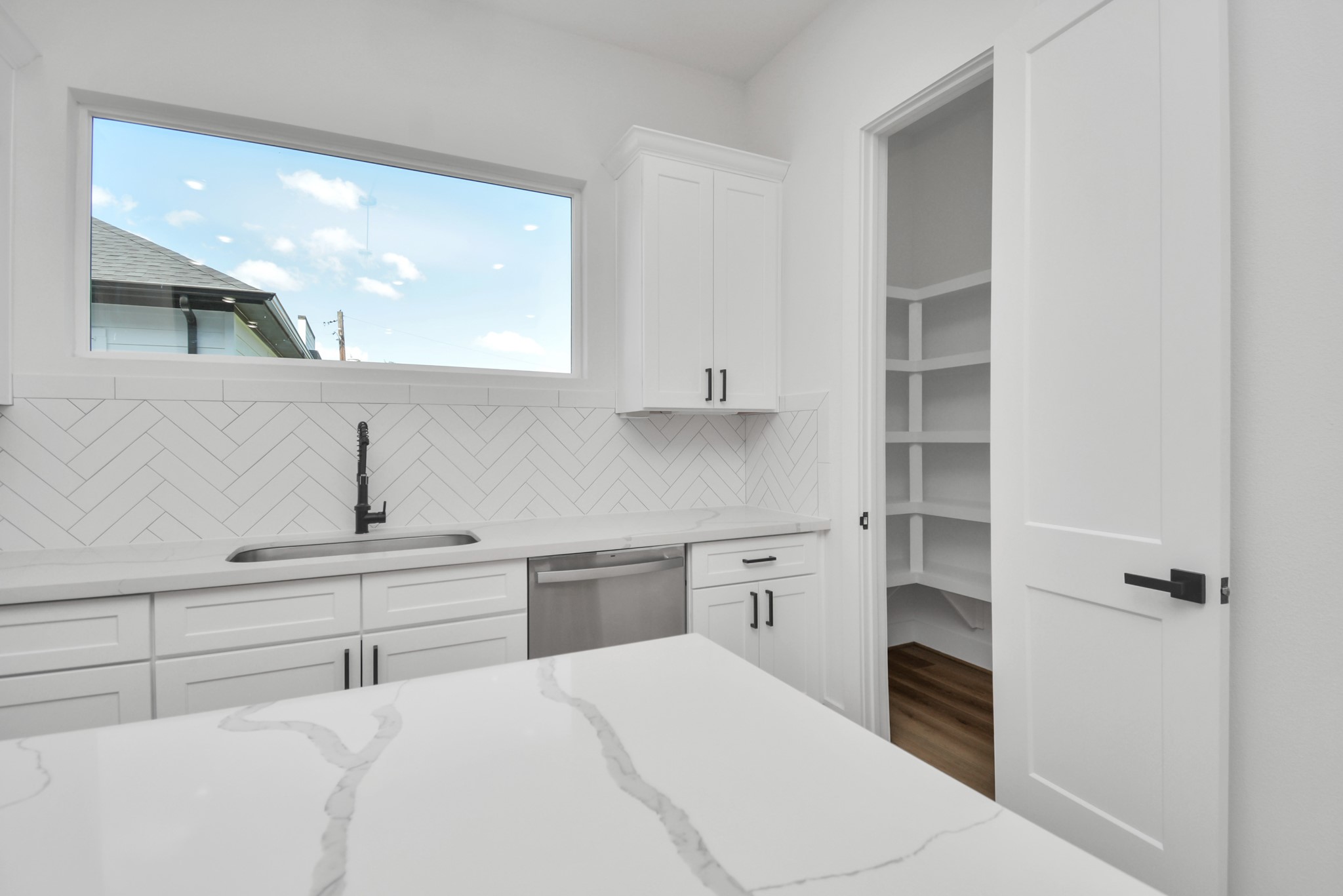 3036 Live Oak Street Houston, TX 77004 - Photo 19 of 35 Photos are of a neighboring home with the same floor plan and similar finishes.