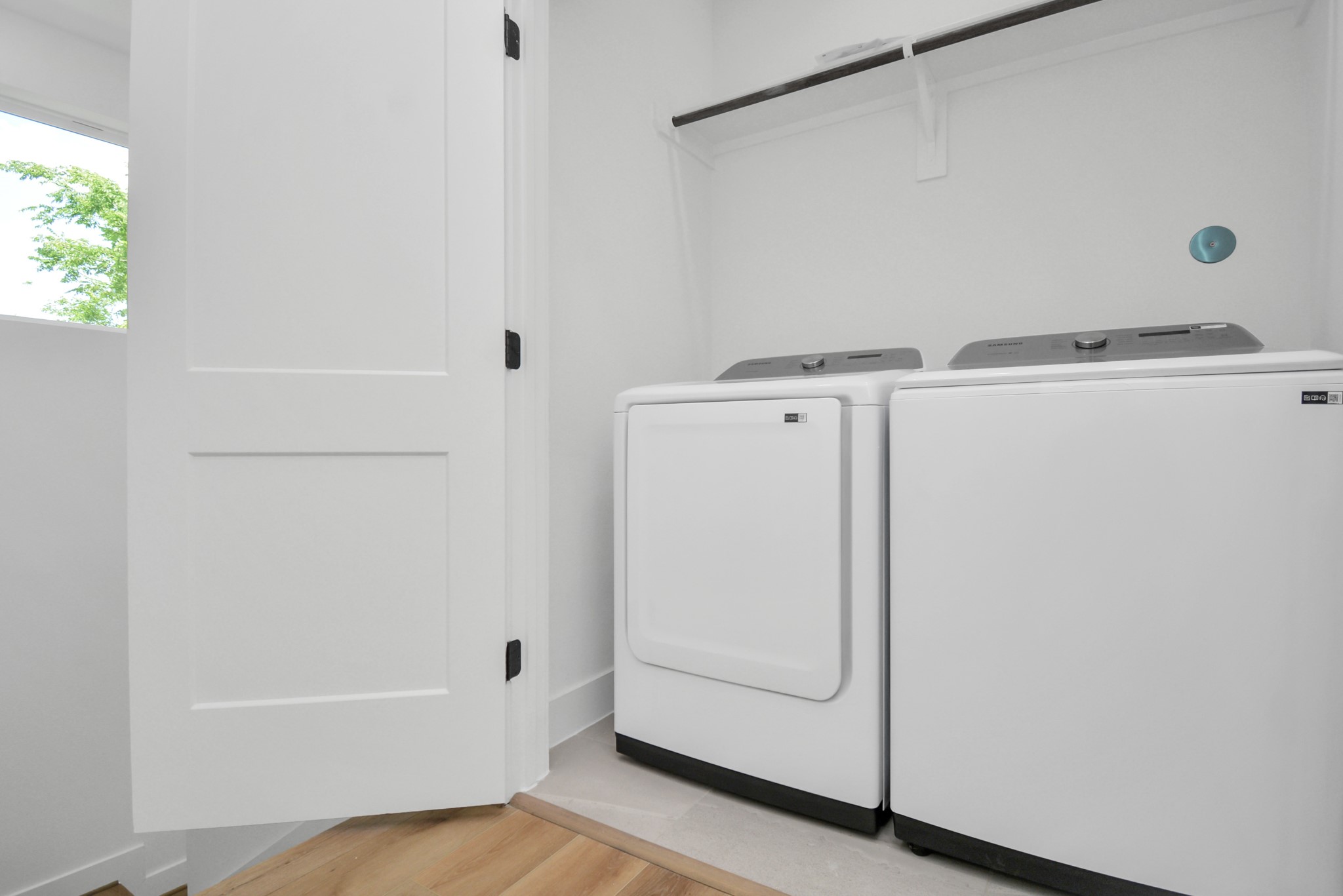 3036 Live Oak Street Houston, TX 77004 - Photo 28 of 35 Photos are of a neighboring home with the same floor plan and similar finishes.