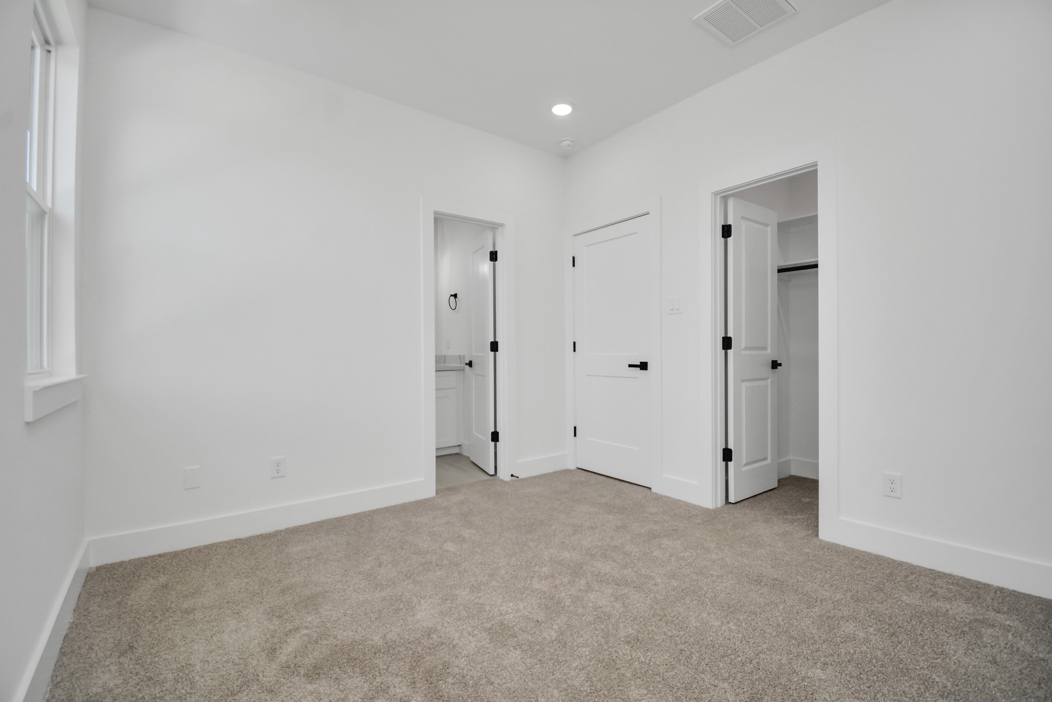 3036 Live Oak Street Houston, TX 77004 - Photo 30 of 35 Photos are of a neighboring home with the same floor plan and similar finishes.