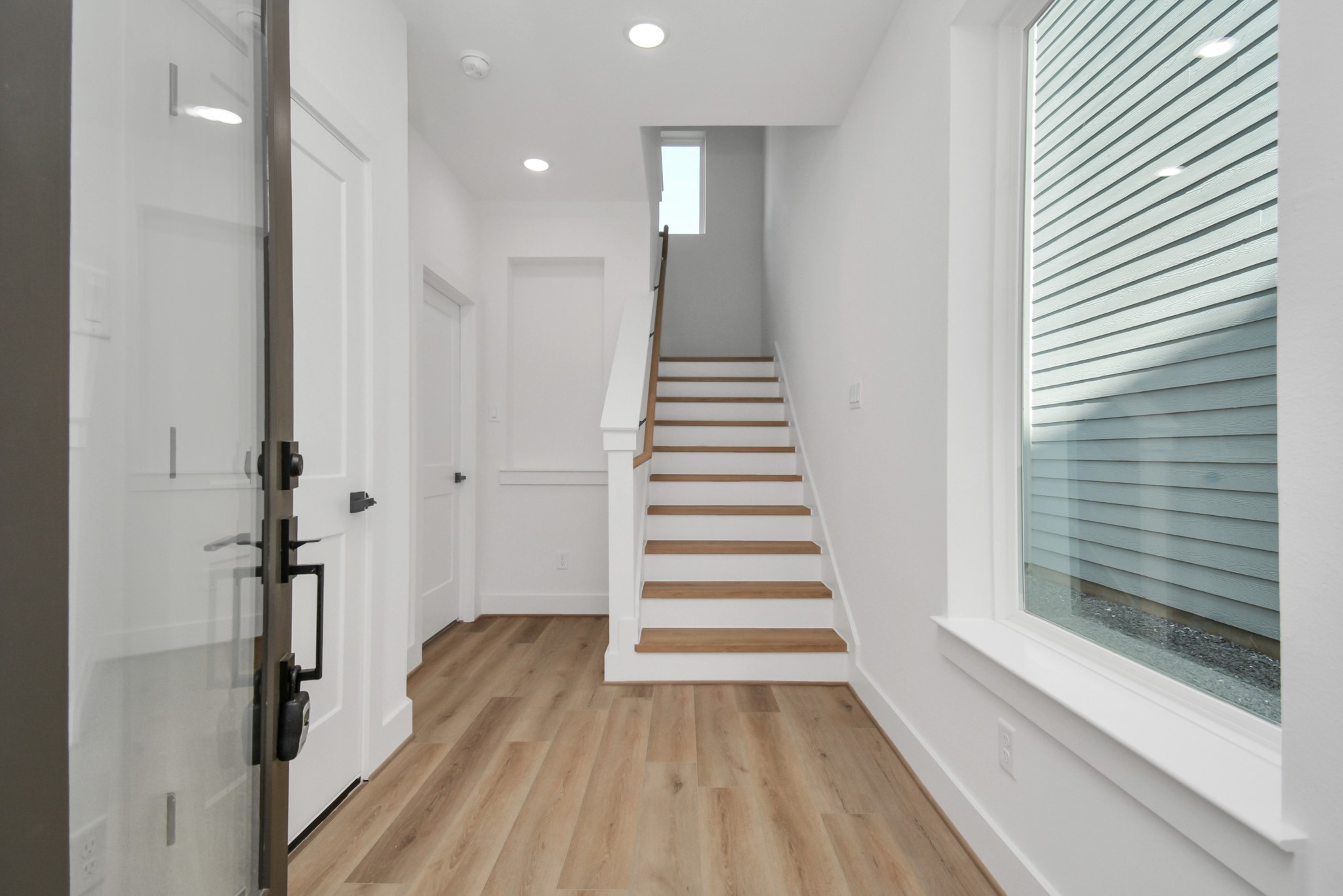 3036 Live Oak Street Houston, TX 77004 - Photo 3 of 35 Photos are of a neighboring home with the same floor plan and similar finishes.