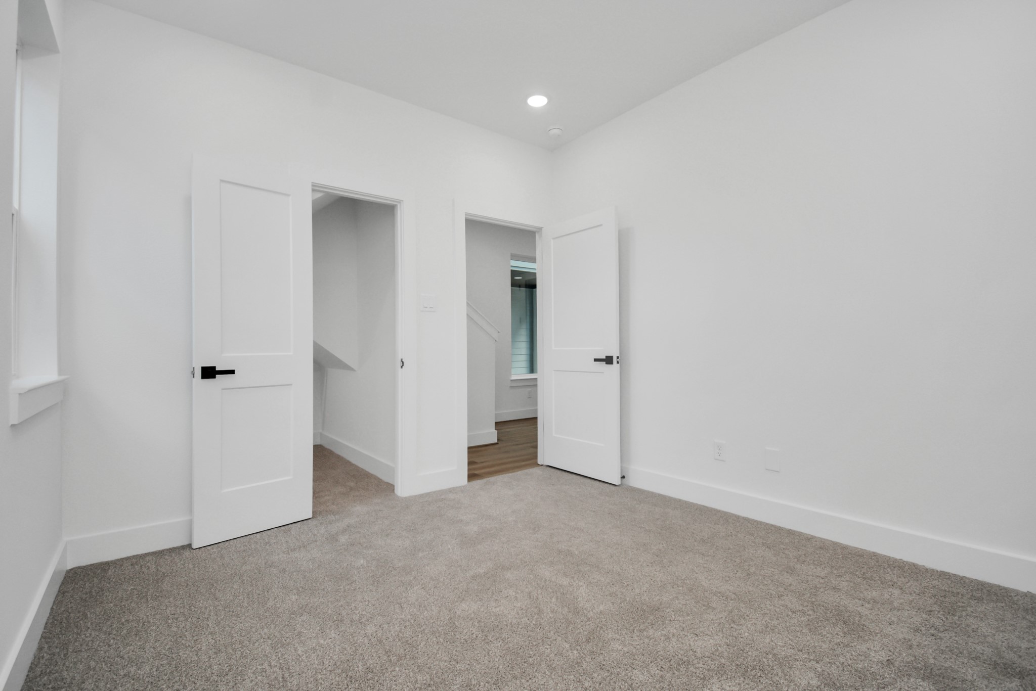 3036 Live Oak Street Houston, TX 77004 - Photo 4 of 35 Photos are of a neighboring home with the same floor plan and similar finishes.