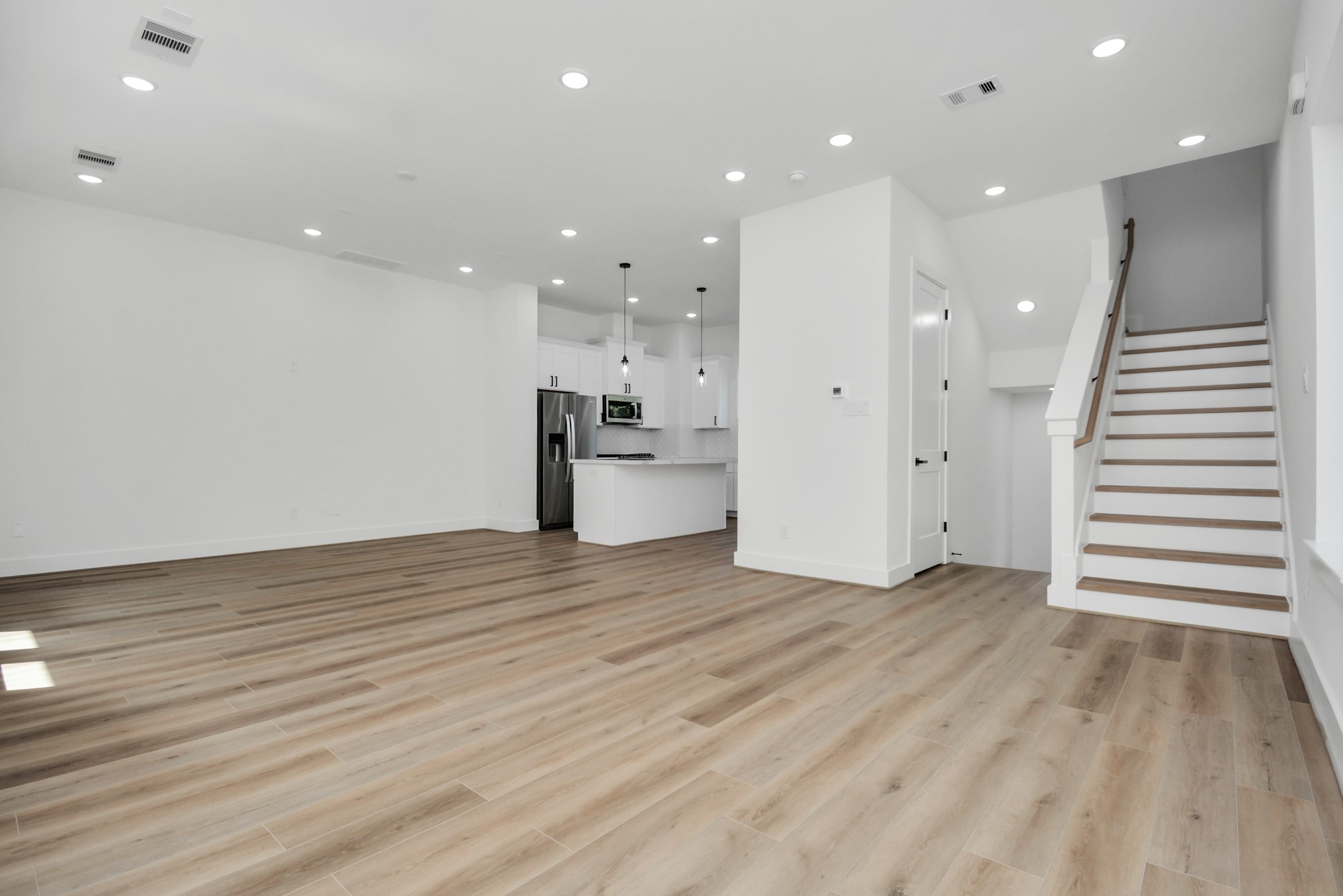 3036 Live Oak Street Houston, TX 77004 - Photo 9 of 35 Photos are of a neighboring home with the same floor plan and similar finishes.