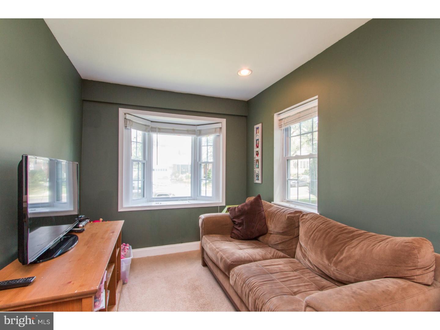 242 Lynbrooke Road Springfield, PA 19064 - Photo 11 of 23 Family Room