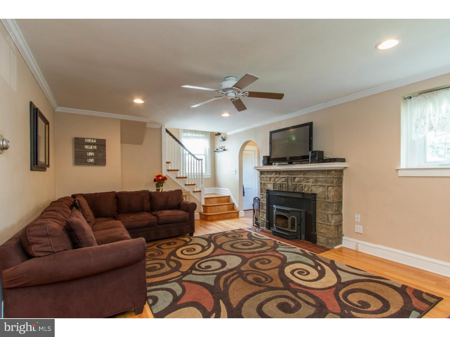 242 Lynbrooke Road Springfield, PA 19064 - Photo 5 of 23 Living Room