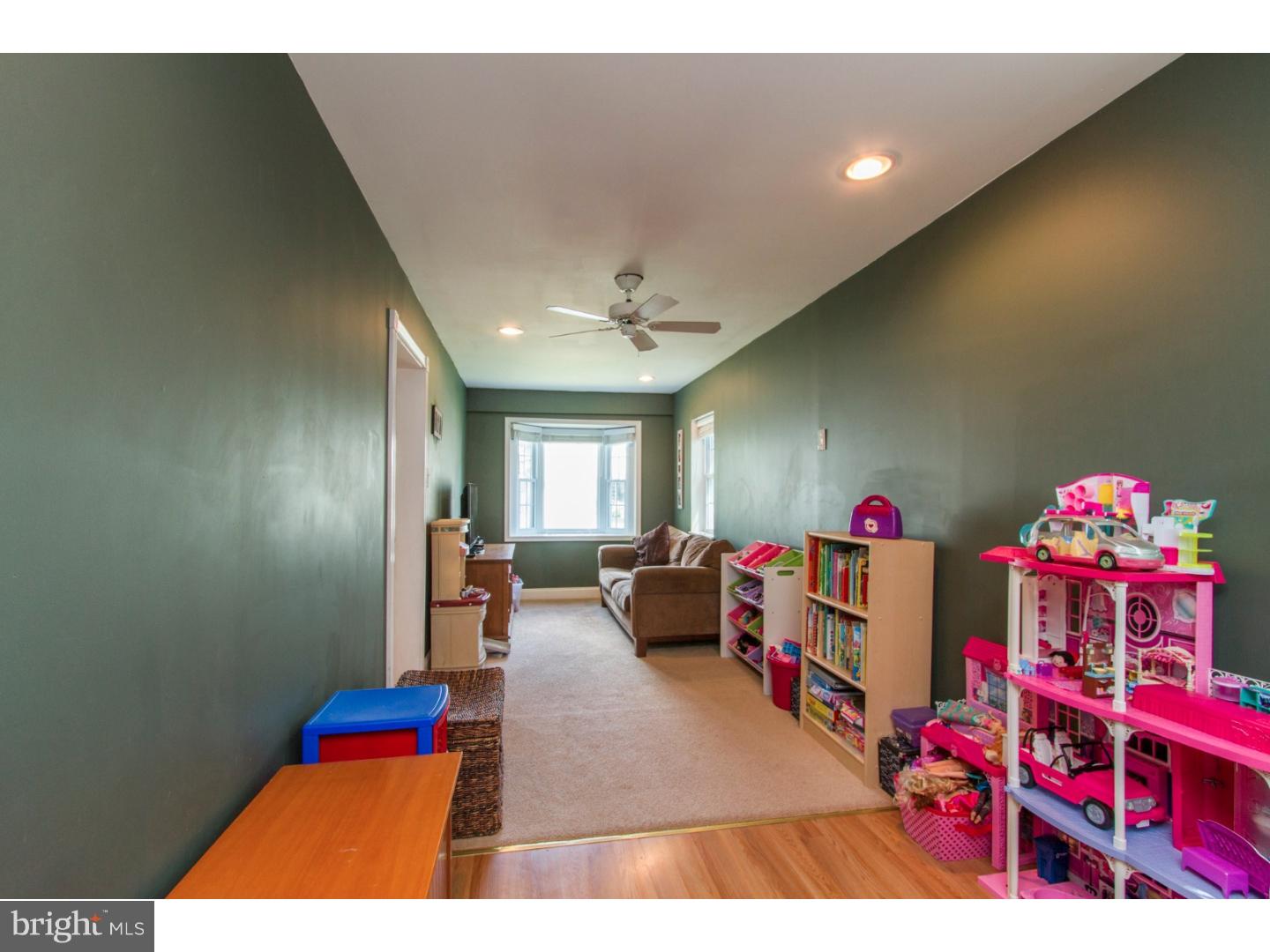 242 Lynbrooke Road Springfield, PA 19064 - Photo 10 of 23 Family Room