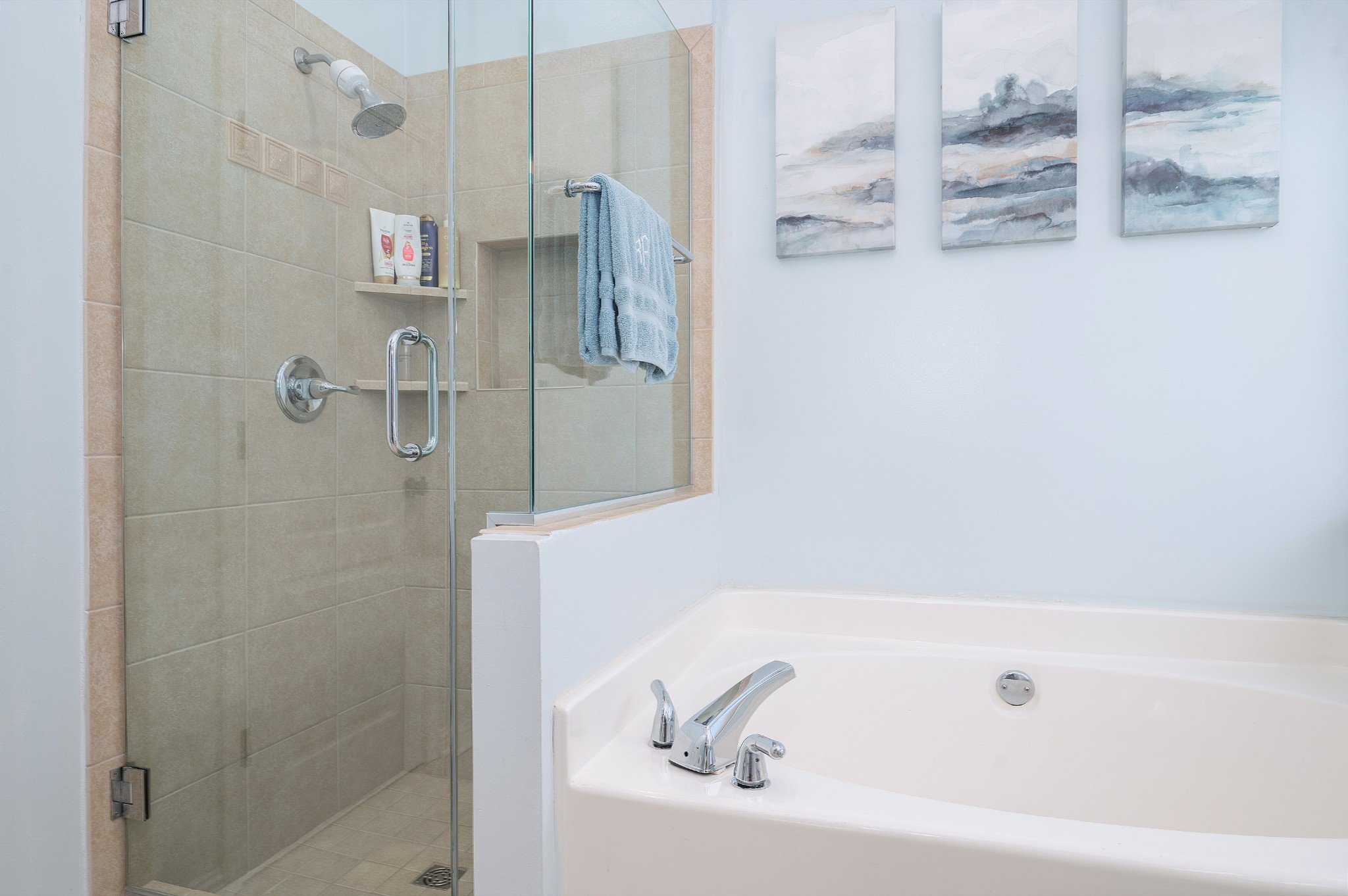 2763 Rosedale Place Nashville, TN 37211 - Photo 14 of 40 a bathroom with a bathtub and a shower