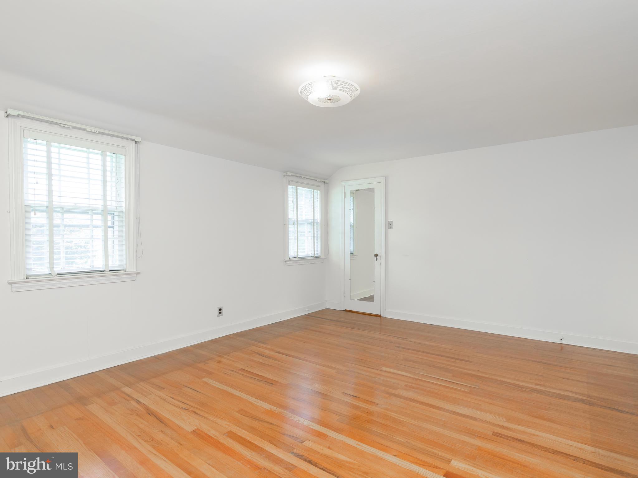 177 Friendship Road Drexel Hill, PA 19026 - Photo 13 of 20 Main Bedroom - Ample size with lots of light