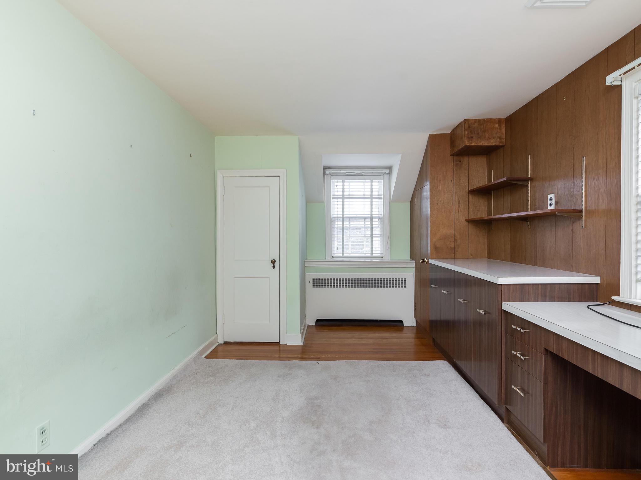 177 Friendship Road Drexel Hill, PA 19026 - Photo 17 of 20 Third BR w/built ins, HW under area rug