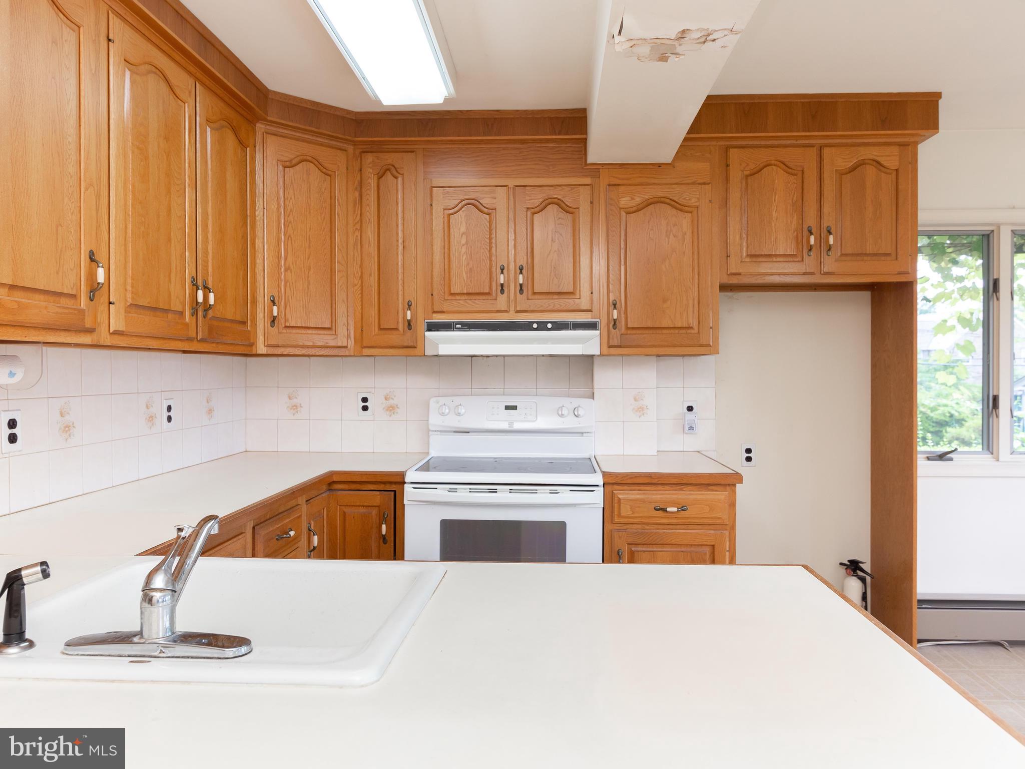177 Friendship Road Drexel Hill, PA 19026 - Photo 7 of 20 Kitchen - Large with great layout!