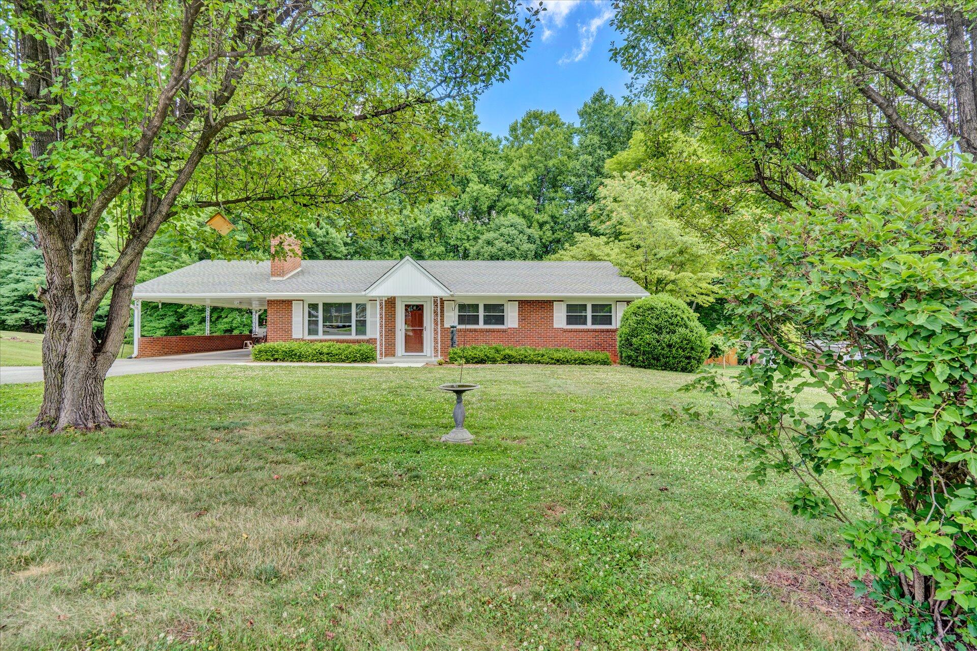 100 Cornell Road Rocky Mount, VA 24151 - Photo 2 of 28 02-Shows Great 100 Cornell Rd (29 of 30)