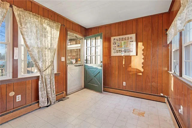 $550,000 | 233 Turnpike Avenue, Portsmouth, RI 02871