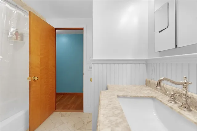 $550,000 | 233 Turnpike Avenue, Portsmouth, RI 02871